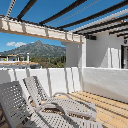 Stylish 2-bedroom Penthouse In Naranjos De Apartment Marbella