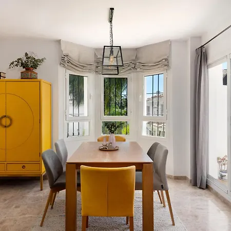 Stylish 2-bedroom Penthouse In Naranjos De * Marbella
