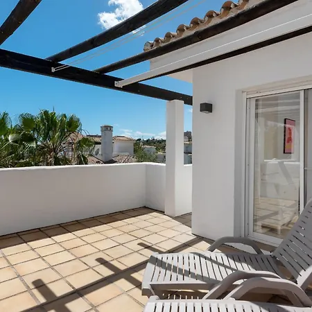 Stylish 2-bedroom Penthouse In Naranjos De Apartment Marbella